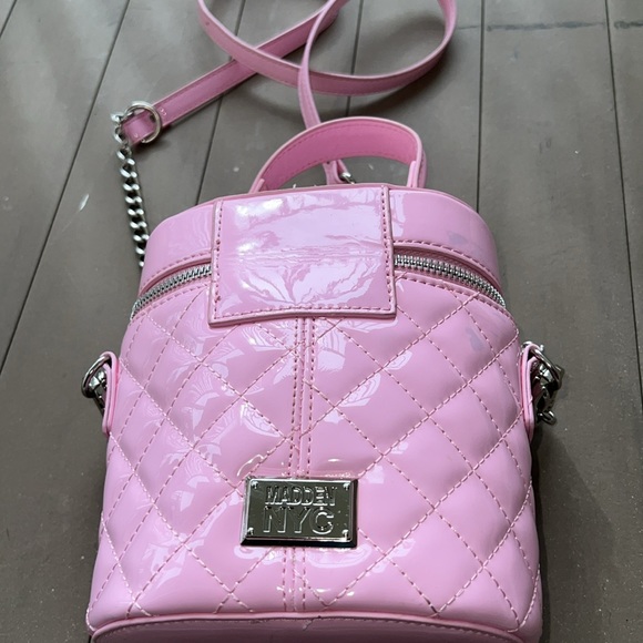 Madden NYC Women's Pink Canteen Handbag with Chain Accent - Picture 4 of 10